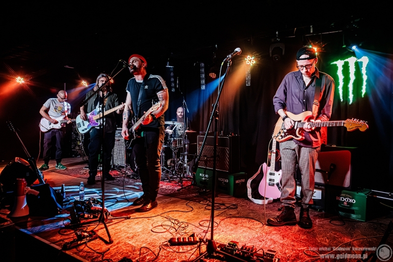 2025-12-03-Kombajn-Do-Zbierania-Kur-Po-Wioskach