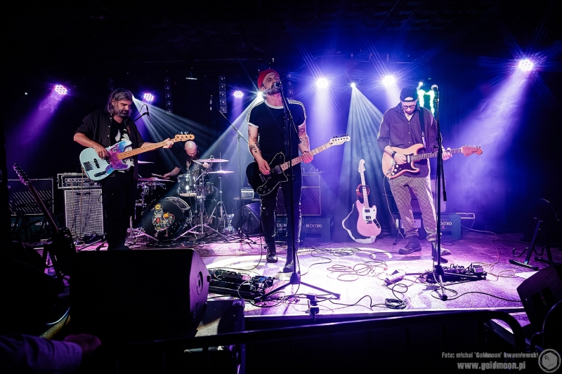 2025-12-03-Kombajn-Do-Zbierania-Kur-Po-Wioskach