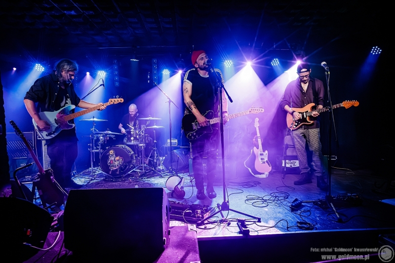 2025-12-03-Kombajn-Do-Zbierania-Kur-Po-Wioskach