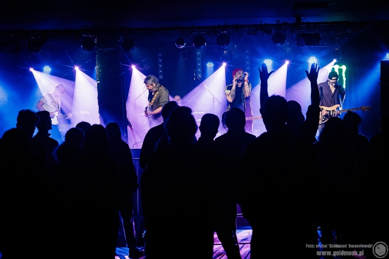 2025-12-03-Kombajn-Do-Zbierania-Kur-Po-Wioskach