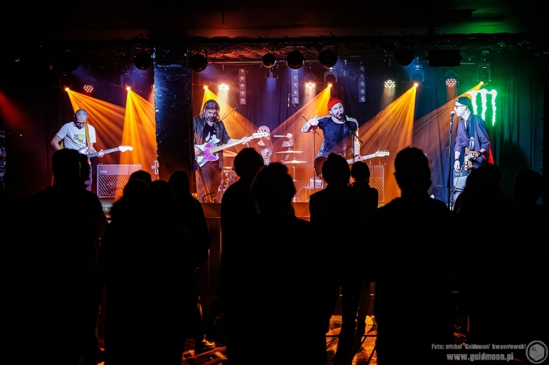 2025-12-03-Kombajn-Do-Zbierania-Kur-Po-Wioskach