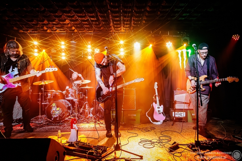 2025-12-03-Kombajn-Do-Zbierania-Kur-Po-Wioskach