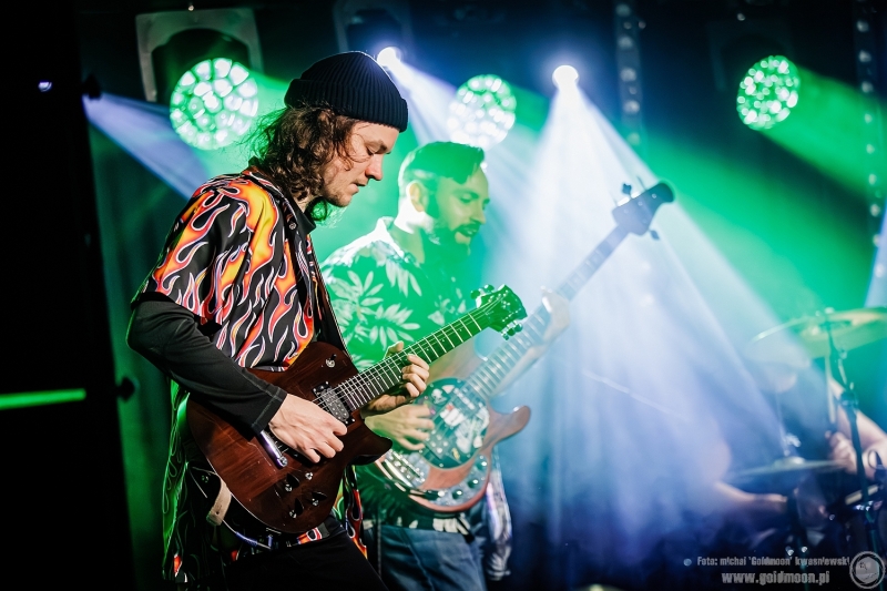 2025-12-19-Świąteczny-Rozpierdol-09-Szkło