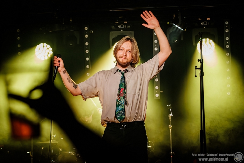 2025-12-19-Świąteczny-Rozpierdol-09-Szkło