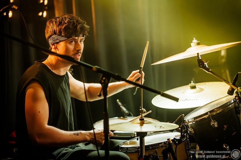 2025-12-19-Świąteczny-Rozpierdol-09-Szkło