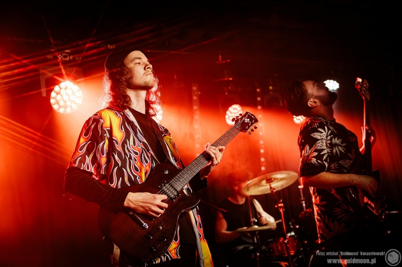 2025-12-19-Świąteczny-Rozpierdol-09-Szkło