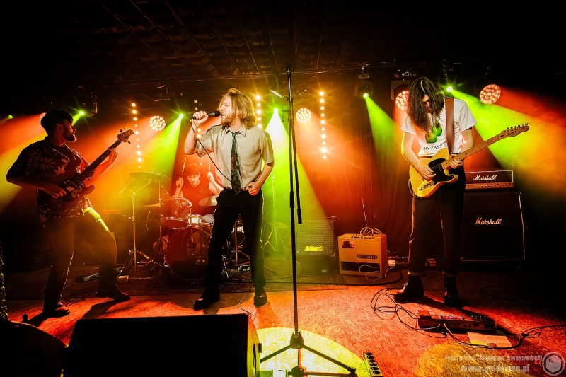 2025-12-19-Świąteczny-Rozpierdol-09-Szkło