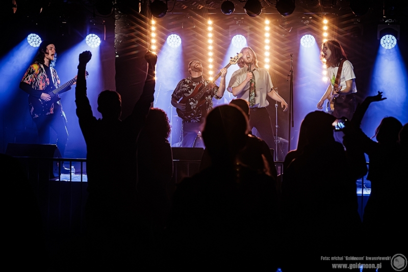 2025-12-19-Świąteczny-Rozpierdol-09-Szkło