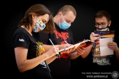 2020.07.30 - 26 Pol'and'Rock - Najpiękniejsza Domówka Świata - wypełnianie ankiety przed wejściem