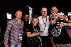2022.08.01-07 - 28 Pol'and'Rock - Jacyś starsi panowie zapragnęli zdjęcia z Martą (naszą fotografką :) )