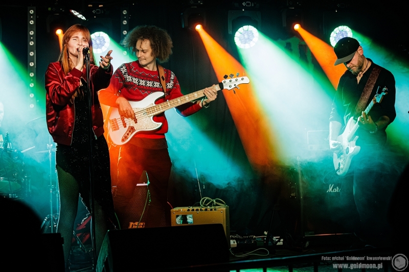 2025-12-19-Świąteczny-Rozpierdol-09-Patrycja-Stasiak-&-Siema-Skarbie