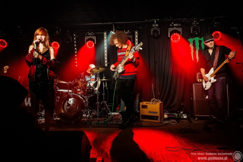 2025-12-19-Świąteczny-Rozpierdol-09-Patrycja-Stasiak-&-Siema-Skarbie