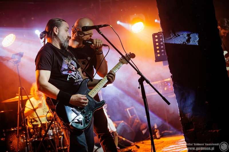 2026-03-01-Bydzia-com-Band