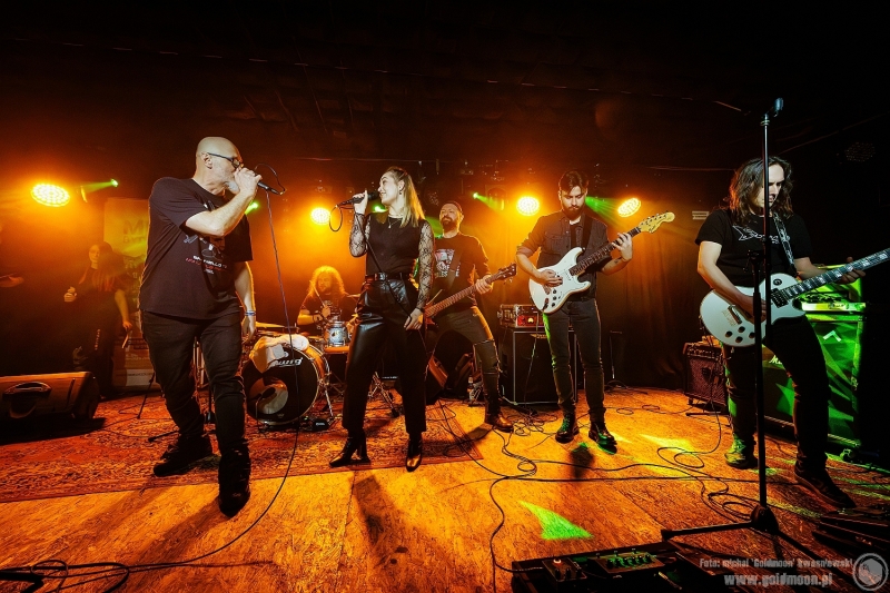 2026-03-01-Bydzia-com-Band