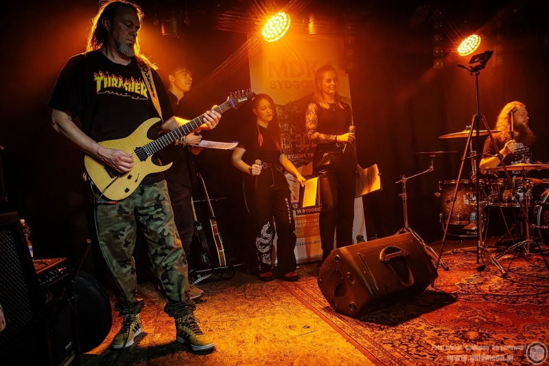 2026-03-01-Bydzia-com-Band