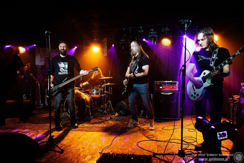 2026-03-01-Bydzia-com-Band