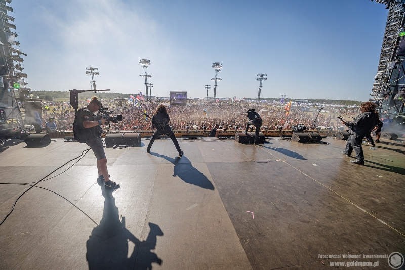 2026-07-30-32-Pol-and-Rock-Vended