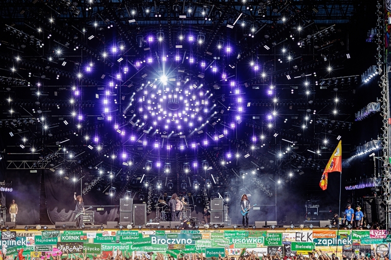 2026-07-30-32-Pol-and-Rock-Vended