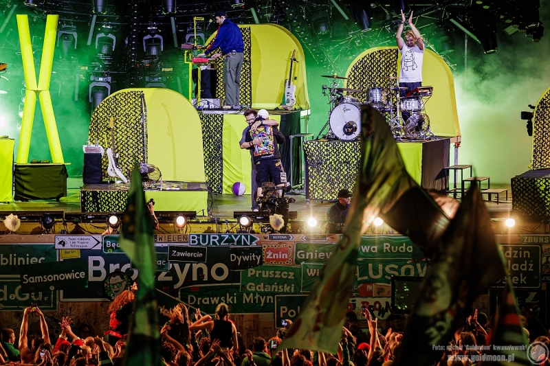 2026-08-01-32-Pol-and-Rock-Happysad